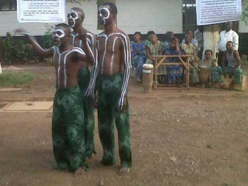 Ceux qui palabrent sous le tamarinier Lushi14.jpg
