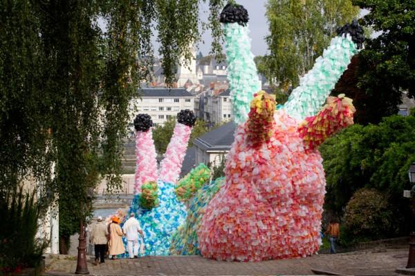 f1-600x400 Florentijn Hofman : sculptures en sachets