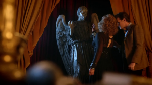 vlcsnap 2012 09 30 22h25m30s149 300x168 Doctor Who S07E05 : The Angels take Manhattan