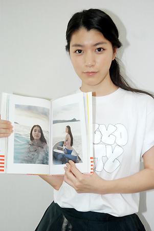 Narumi RiKo publie un photobook pour ses 20 ans, et joyeux...