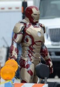 iron-man-3-armor Robert Downey Jr. de retour sur le tournage de Iron Man 3