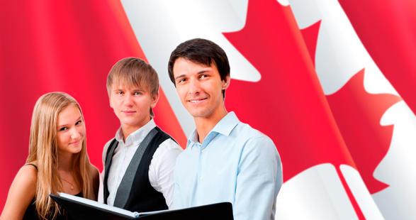 Personnes devant un drapeau du Canada Personnes devant un drapeau du Canada