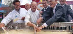 Robuchon réalise la plus grande purée du monde au Futuroscope Robuchon réalise la plus grande purée du monde au Futuroscope