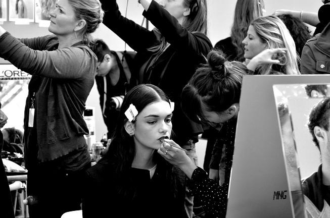 Paris Fashion Week : Les dessous d'un défilé de mode - Printemps/Ete 2013 Rabih Kayrouz. o-matic3.jpg