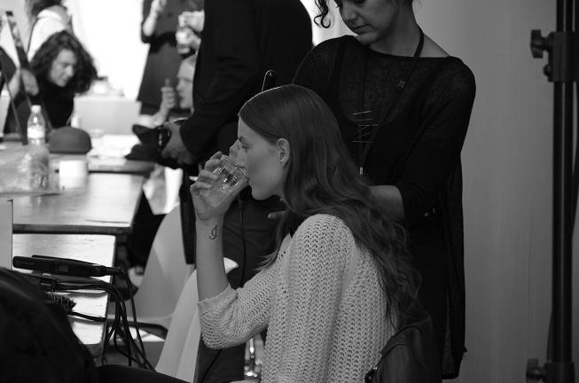 Paris Fashion Week : Les dessous d'un défilé de mode - Printemps/Ete 2013 Rabih Kayrouz. o-matic6.jpg