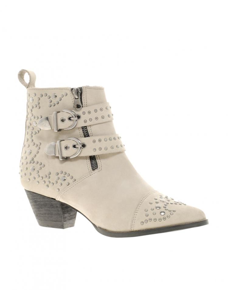 image1xxl Les bottines blanches, sont elles has been ?