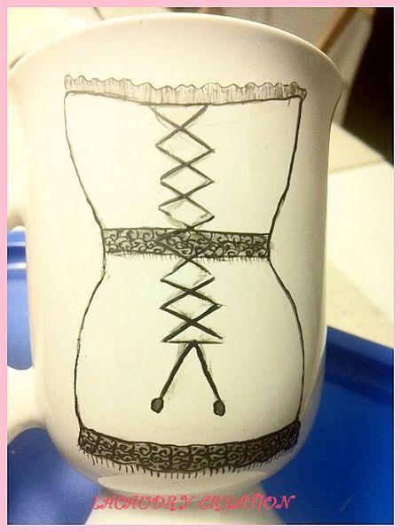 détail corset mug
