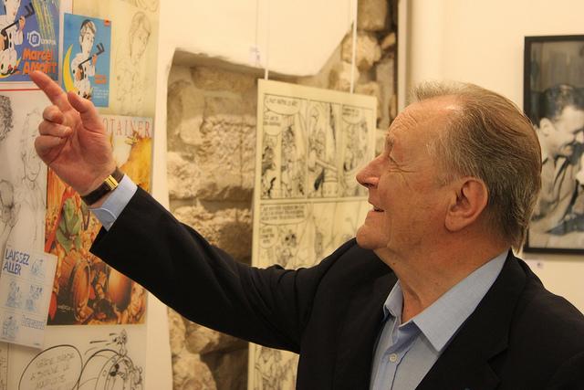 Auteur BD : Albert Uderzo heureux à la Galerie Oblique