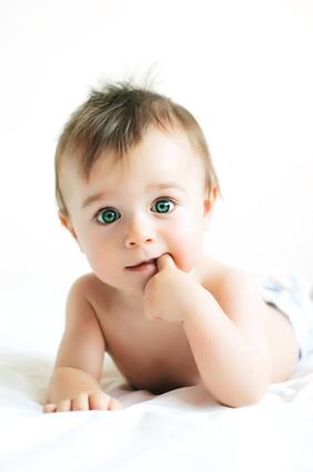 Poussée dentaire de bébé : 8 astuces pour le soulager bébé