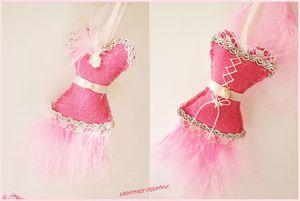 Toujours dans la feutrine et la dentelle corset pour marylene