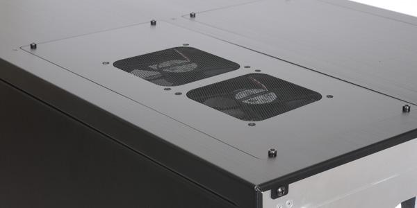 d8000-1-006 Lian-Li ne fait pas dans la demi-mesure