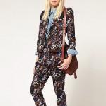 Le tailleur-pantalon imprimé ? Tendance. Le tailleur-pantalon imprimé ? Tendance.