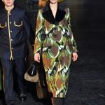 Le tailleur-pantalon imprimé ? Tendance. Le tailleur-pantalon imprimé ? Tendance.