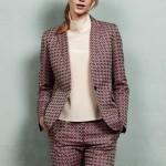 Le tailleur-pantalon imprimé ? Tendance. Le tailleur-pantalon imprimé ? Tendance.
