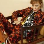 Le tailleur-pantalon imprimé ? Tendance. Le tailleur-pantalon imprimé ? Tendance.