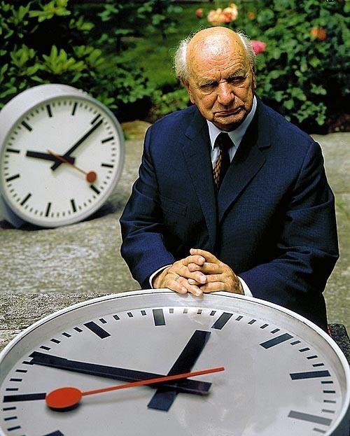 Hans Hilfiker réalisa l’horloge officielle des gares suisses en 1944, aujourd'hui devenue légendaire.