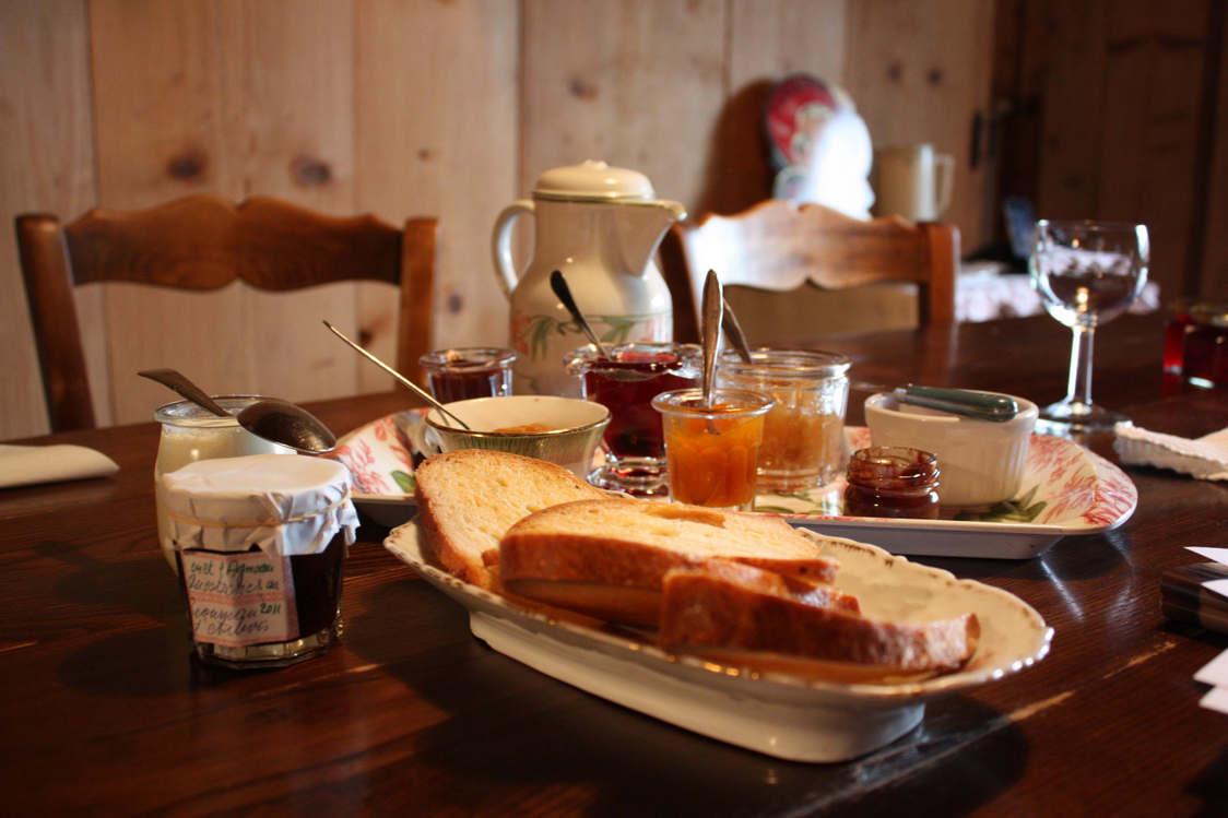 Petit déjeuner au Crêt lAgneau