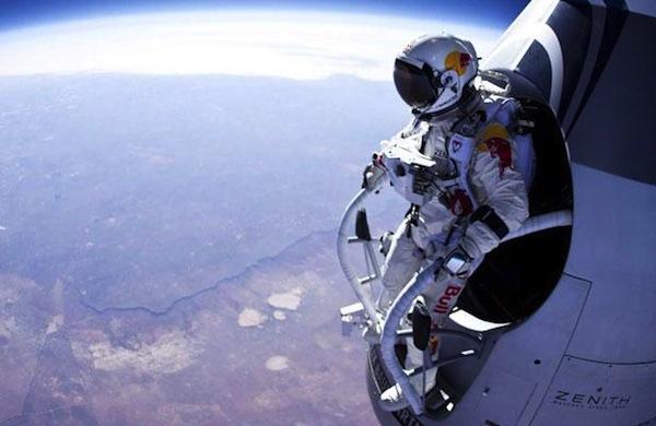Felix Baumgartner : Record du monde de saut en chute libre