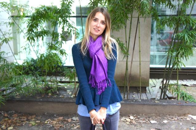Avec mon pashmina... Image and video hosting by TinyPic