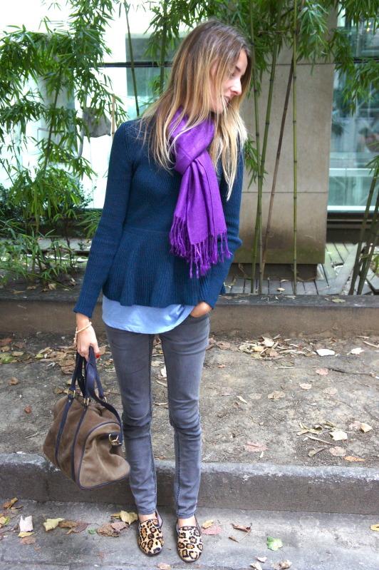 Avec mon pashmina... Image and video hosting by TinyPic