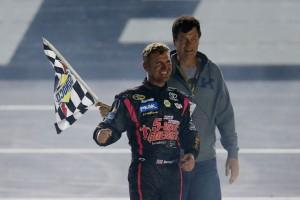 Bank of America 500 clint bowyer michael waltrip charlotte 2 2012 300x200 American Dollar 500: Interview vidéo daprès course de Clint Bowyer