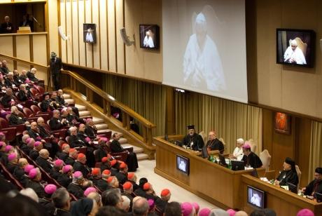 RS3024_FRA_120926_01_CIRIC_01-scr_460_308_c1 L’Europe chrétienne au Synode de la nouvelle évangélisation