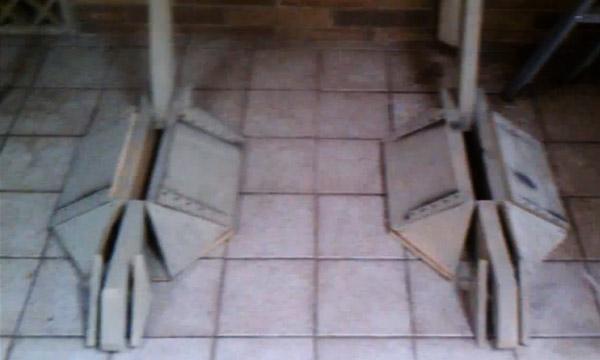 Star-Wars-AT-ST-cat-playhouse Il construit un Bipode de Star Wars pour son chat