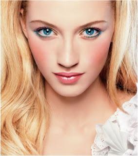 Maquillage des joues dépend de la forme du visage.