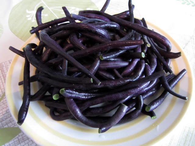 Perche du Nil et sa poivronade au piment d'Espelette accompagnée de haricots saveur méditerrannéenne Perche du Nil et sa poivronade au piment d'Espelette accompagnée de haricots saveur méditerrannéenne