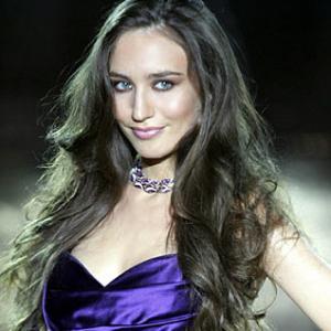 Lizzie Jagger : Nue sur un thon ! Lizzie Jagger : Nue sur un thon !