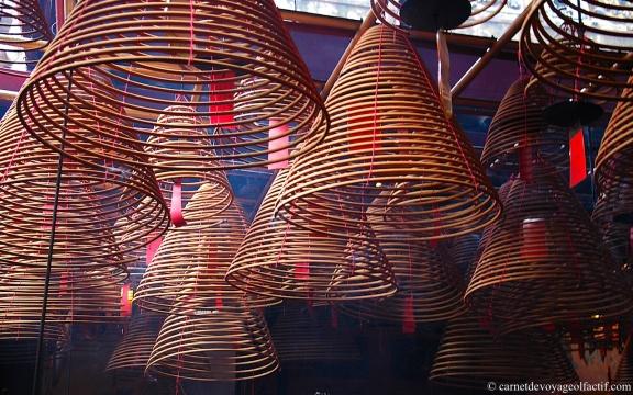 Les spirales d’encens du temple Man Mo, Hong Kong