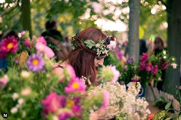 Les couronnes de fleurs #ObsessionDuMoment #FloralCrown we-love-green-floral-crown.jpg