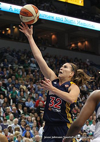 WNBA : Jeanette POHLEN blessée Jeanette-POHLEN--Indiana-_Jesse-JOHNSON.JPG