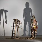 Les maîtres de l’ombre ‘Sue Webster & Tim Noble’ de l’art à partir d’objets recyclés !