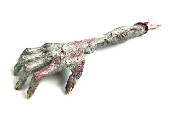 Un bras de Zombie pour vous gratter le dos
