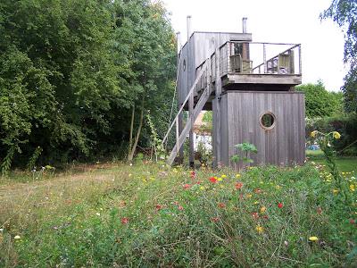 Un bureau dans le jardin Un bureau dans le jardin