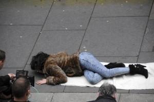 scarlett-johansson-wig-under-the-skin-10242012-24 Scarlett Johansson de retour sur le tournage de Under the Skin