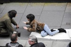 scarlett-johansson-wig-under-the-skin-10242012-23 Scarlett Johansson de retour sur le tournage de Under the Skin