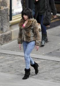 scarlett-johansson-wig-under-the-skin-10242012-04 Scarlett Johansson de retour sur le tournage de Under the Skin