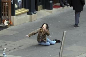 scarlett-johansson-wig-under-the-skin-10242012-06 Scarlett Johansson de retour sur le tournage de Under the Skin