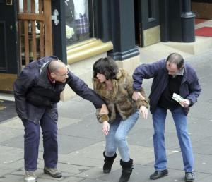 scarlett-johansson-wig-under-the-skin-10242012-17 Scarlett Johansson de retour sur le tournage de Under the Skin