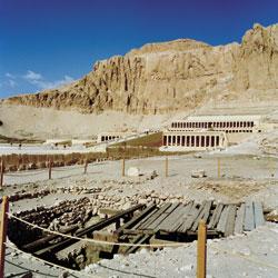 La cache de Deir El-Bahari... Pilleurs de sépultures... (8) en Égypte ancienne ! http://www.khm.uio.no/utstillinger/mumien_lever/grafikk/bilde40.jpg