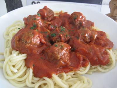 Plat: Spaghettis et Boulettes de Boeuf Sauce Tomate