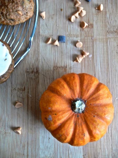 What did you do for Halloween or my Soft Pumpkin Cookies with butterscotch and  chocolate chips  topped with  Cinnamon Mashmallow Cream Frosting. / Qu’avez vous fait pour Halloween ou mes cookies moelleux au potiron ,pépites de chocolats – caramel et l...