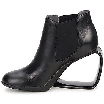 chaussures bizarres Des chaussures d’Aliens