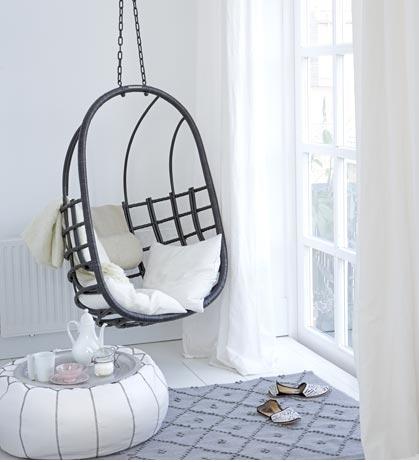 191966002836721504_lSHfD9LT_f En équilibre sur un livre …