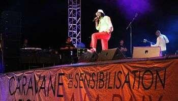 Le chanteur ivoirien Alpha Blondy sur scène à Abidjan le 3 novembre 2012.
