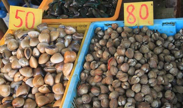 fruits-mer-marche-poissons-rawai Fruits de mer sur le marché aux poissons de Rawaï