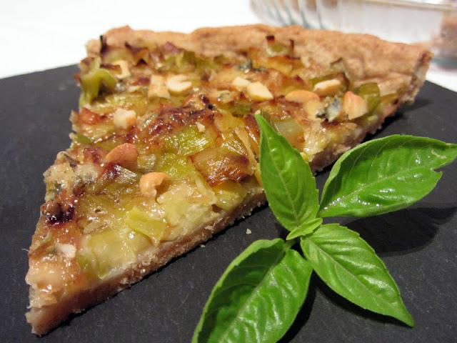 Tarte au poireau, noix de cajou et Fourme d'Ambert Tarte au poireau, noix de cajou et Fourme d'Ambert