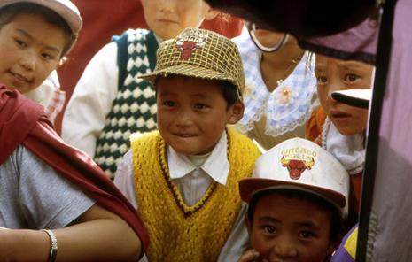 tibet-gamins-devant-la-tente.1207037237.jpg